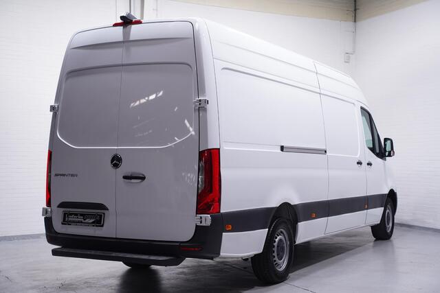 Mercedes-Benz SPRINTER 315 CDI 150 pk L3H2 Airco, Camera, DAB+ Cruise Control, Laadruimte Pakket, Opstap achter, 3-Zits