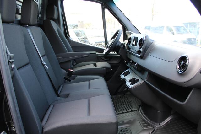 Mercedes-Benz SPRINTER 317 CDI L2H2 3500kg trekhaak, LED, MBUX met parkeerpakket en camera, Etc.
