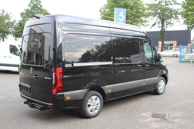 Mercedes-Benz SPRINTER 319 CDI L2H2 3500 KG trekhaak, LED, MBUX met Apple Carplay / Android Auto