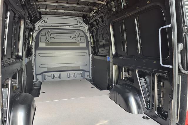 Mercedes-Benz SPRINTER 317 CDI L2H2 Pro 2x schuifdeur - LED - 3500 kg trekhaak