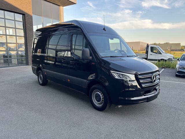 Mercedes-Benz SPRINTER 317 CDI L2 H2 Pro 3500KG Trekhaak / LED / MBUX / Camera / Carplay navigatie / Cruise control / Airco