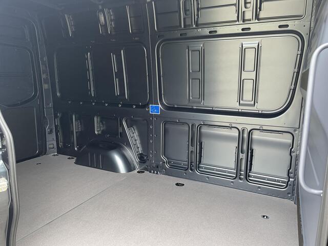 Mercedes-Benz SPRINTER PRO 315 L2H2 RWD AT