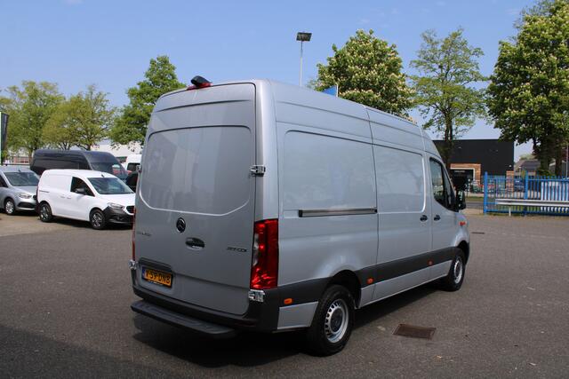 Mercedes-Benz SPRINTER 317 CDI L2H2 RWD MBUX met navigatie 360 graden camera en parkeersensoren, Geveerde stoel, Etc.