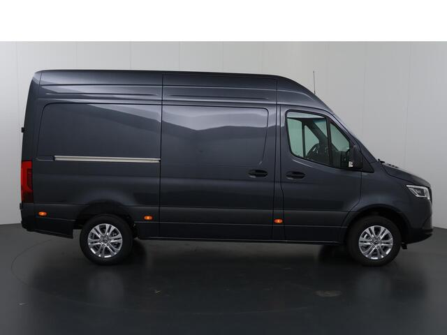 Mercedes-Benz SPRINTER 317 CDI L2 H2 | Aut. | MBUX | Parkeercamera | LM Velgen | 3-zits | Spiegelpakket | NIEUW |