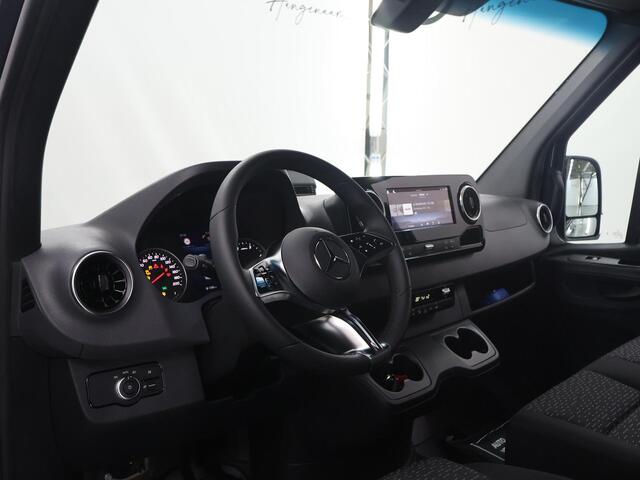 Mercedes-Benz SPRINTER 317 CDI L2 H2 | Aut. | MBUX | Parkeercamera | LM Velgen | 3-zits | Spiegelpakket | NIEUW |