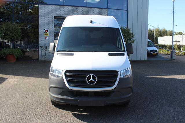 Mercedes-Benz SPRINTER 317 CDI L2H2 3500kg trekhaak, MBUX met parkeerpakket en camera