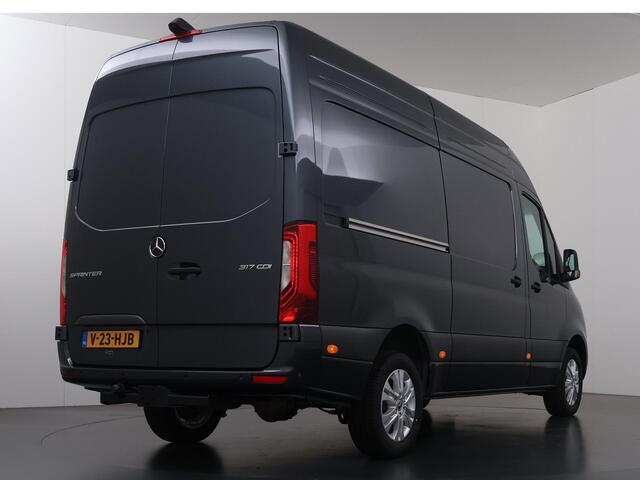 Mercedes-Benz SPRINTER 317 CDI L2 H2 | Aut. | MBUX | Parkeercamera | LM Velgen | 3-zits | Spiegelpakket | NIEUW |