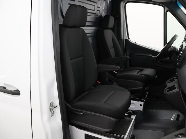 Mercedes-Benz SPRINTER 317 L2H2 RWD PRO | 3500kg TREKKEN | FACELIFT | 3-ZITS | CAMERA | AUTOMAAT
