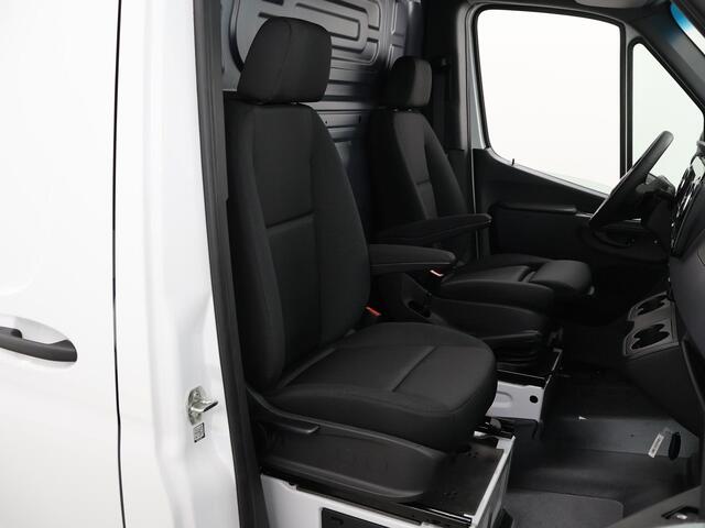 Mercedes-Benz SPRINTER 317 L2H2 RWD PRO | 3500kg TREKKEN | FACELIFT | 3-ZITS | CAMERA | AUTOMAAT