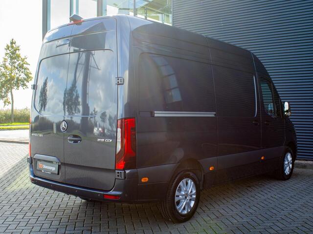 Mercedes-Benz SPRINTER 319 1.9 CDI L2H2 Pro 190 PK Automaat Dubbele schuifdeur, 3.500 kg trekgewicht, Distronic, LED koplampen, lichtmetalen velgen, geveerde stoel, achteruitrijcamera, inklapbare spiegels, stoelverwarming