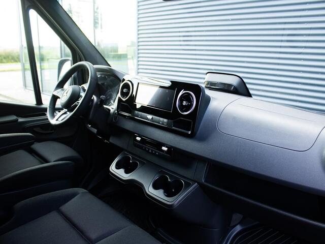 Mercedes-Benz SPRINTER 319 1.9 CDI L2H2 Pro 190 PK Automaat Dubbele schuifdeur, 3.500 kg trekgewicht, Distronic, LED koplampen, lichtmetalen velgen, geveerde stoel, achteruitrijcamera, inklapbare spiegels, stoelverwarming