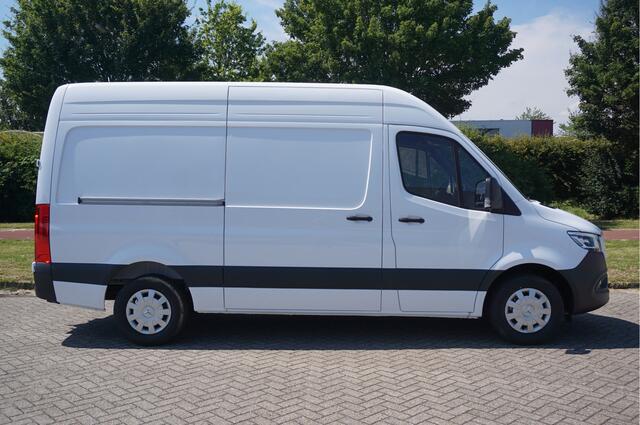 Mercedes-Benz SPRINTER 317CDI Pro L2H2 10.25" Mbux, Gev. Stoel, 3.5T Trekhaak, LED 2x Schuifdeur!! NR. R255*