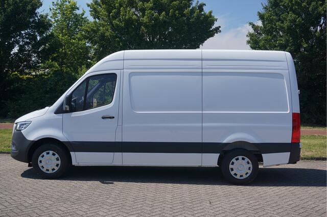 Mercedes-Benz SPRINTER 317CDI Pro L2H2 10.25" Mbux Navi, Cam, Gev. Stoel, 3.5T Trekhaak, LED!! NR. R396**