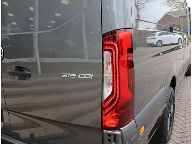 Mercedes-Benz SPRINTER 319 3.0 CDI V6 190 PK L3H2 + LED / 360 CAMERA / DISTRONIC / 18 INCH / STOELVERWARMING