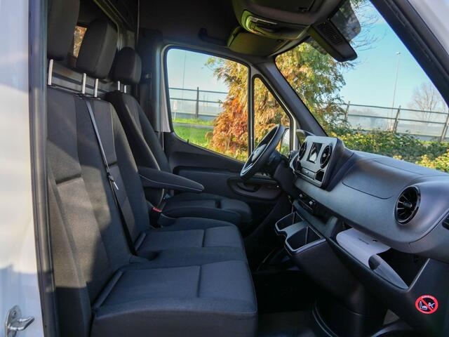 Mercedes-Benz SPRINTER 317 1.9 CDI 170PK L2H2 RWD 3500KG AHW MOGELIJK | CAMERA | CARPLAY Rijklaar prijs inclusief accessoires
