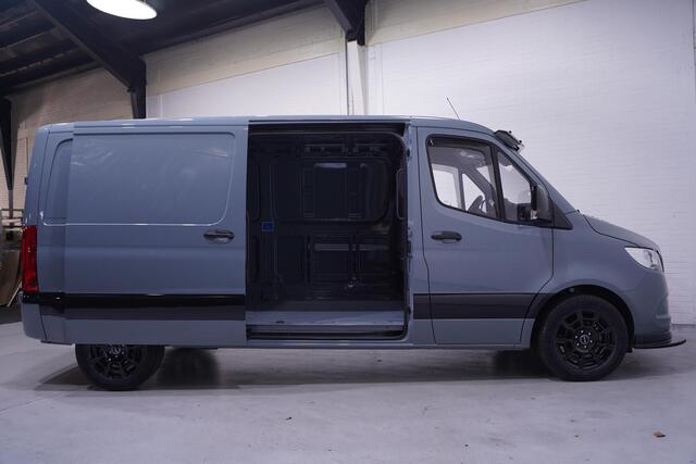 Mercedes-Benz SPRINTER 215 CDI 150 pk Black&Grey Edition L2H1 Airco, 18" LMV, Bumpers in Kleur, Zonneklep, Grille Zwart, 2-Zits