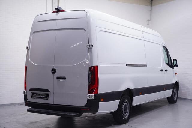 Mercedes-Benz SPRINTER 315 CDI 150 pk L3H2 Navi v.a. 399,- p/mnd 360 Camera, Cruise control, PDC V+A, Opstap achter, 3-Zits