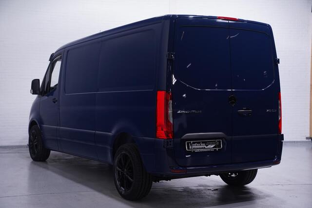 Mercedes-Benz SPRINTER 215 CDI 150 pk L2H1 Black&Blue Edition 18' LMV Airco, Zwarte Grille + Spiegelkappen, Zonneklep, 2-Zits, Nieuw