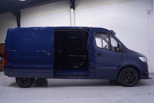 Mercedes-Benz SPRINTER 215 CDI 150 pk L2H1 Black&Blue Edition 18' LMV Airco, Zwarte Grille + Spiegelkappen, Zonneklep, 2-Zits, Nieuw