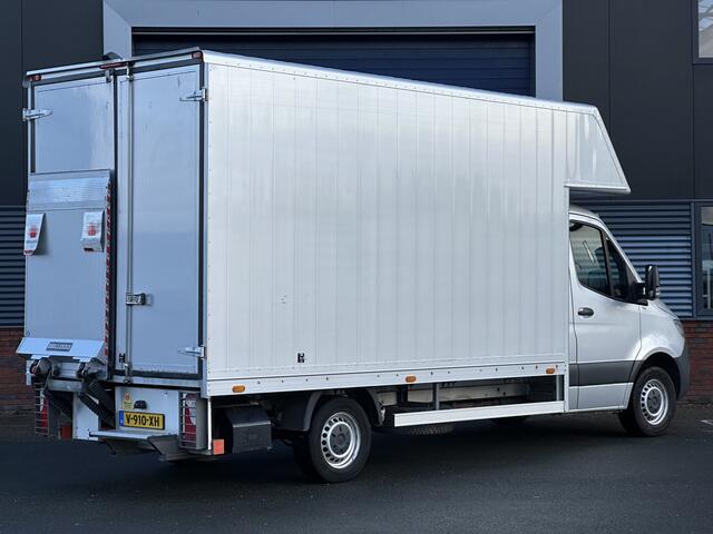 Mercedes-Benz SPRINTER 314 2.2 CDI L3 EURO VI-D/ Bakwagen/ Automaat!/ Elek.Laadklep/ 3-Pers/ Camera/ Android Auto/ Flippers/ Grootlichtassistent/ Keyless GO/ Airco/ Navi/ Cruise/ Bluetooth/ Multi.Stuur/ Elek.Pakket/ Regensensor.