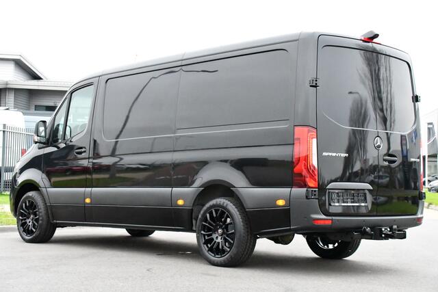 Mercedes-Benz SPRINTER 319 1.9 CDI L2 Pro Black Edition Adaptieve Cruise, 360 Camera, 190PK, Automaat, Carplay, 3500KG Trekhaak, LED, Multimedia, Stoelverwarming, UNIEK!
