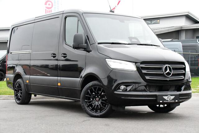 Mercedes-Benz SPRINTER 319 1.9 CDI L2 Pro Black Edition Adaptieve Cruise, 360 Camera, 190PK, Automaat, Carplay, 3500KG Trekhaak, LED, Multimedia, Stoelverwarming, UNIEK!