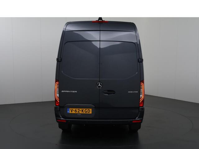 Mercedes-Benz SPRINTER 319 CDI | L2 H2 | Select | Aut. | 3500 KG. AHW | Navigatie | Airco | Stoelverwarming | Achteruitrijcamera | Distronic | Dodehoekassistent | Geveerde Comfortstoel en bijrijdersbank | Trekhaakvoorbereiding 3500kg | Certified |