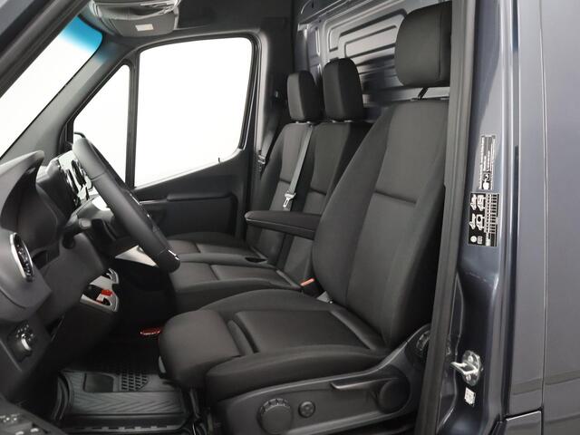 Mercedes-Benz SPRINTER 319 CDI | L2 H2 | Select | Aut. | 3500 KG. AHW | Navigatie | Airco | Stoelverwarming | Achteruitrijcamera | Distronic | Dodehoekassistent | Geveerde Comfortstoel en bijrijdersbank | Trekhaakvoorbereiding 3500kg | Certified |