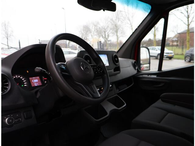 Mercedes-Benz SPRINTER 519 3.0 CDI V6 AUT. *9.842 KM!* UNIEKE BUS DUBBEL LUCHT / 3500 KG TREKHAAK / STANDKACHEL / MBUX NAVIGATIE / CAMERA