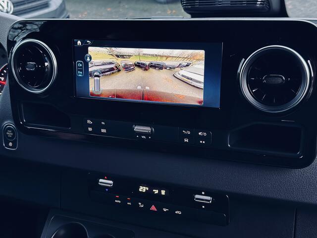 Mercedes-Benz SPRINTER 319 CDI | Automaat | Black Editon | Leer | Adapt Cruise | Trekhaak 3500kg. | LED Koplampen | Camera | BPM vrij!