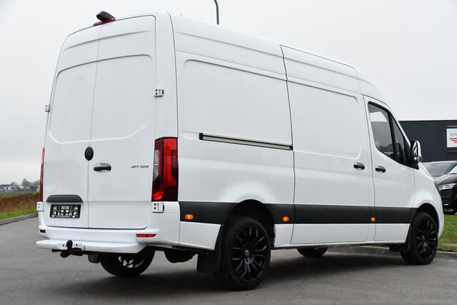 Mercedes-Benz SPRINTER 317 1.9 CDI L2H2 RWD PB Edition! Cruise, Camera, Carplay, LED, Automaat, Leder, Trekhaak, 170PK, Multimedia, Sensoren, UNIEK!