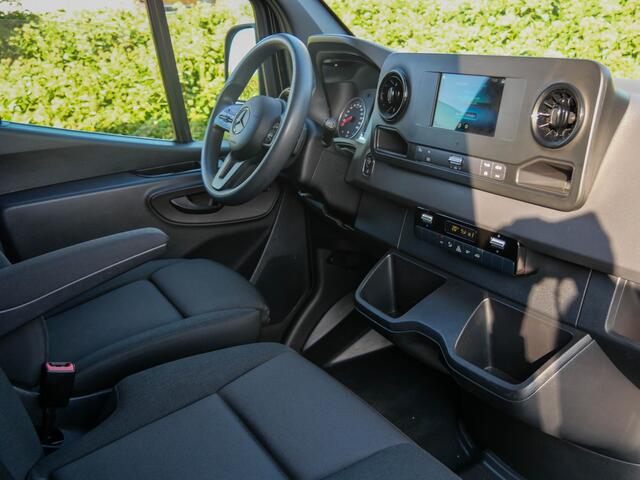 Mercedes-Benz SPRINTER 317 1.9 CDI 170PK AUTOMAAT L2H2 RWD 3500KG AHW MOGELIJK | CAMERA | CARPLAY | BLACK ON BLACK | **BPM VRIJ VOOR ONDERNEMERS** Rijklaar prijs inclusief accessoires