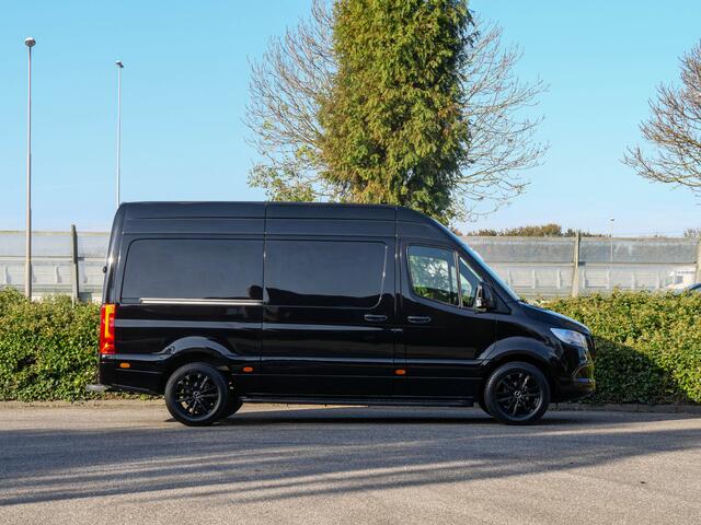 Mercedes-Benz SPRINTER 317 1.9 CDI 170PK AUTOMAAT L2H2 RWD 3500KG AHW MOGELIJK | CAMERA | CARPLAY | BLACK ON BLACK | **BPM VRIJ VOOR ONDERNEMERS** Rijklaar prijs inclusief accessoires