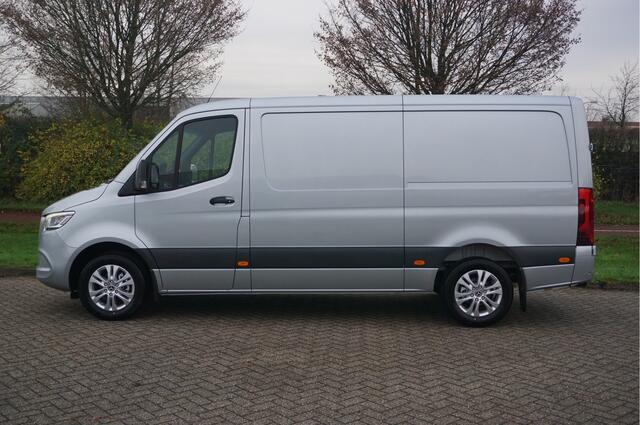 Mercedes-Benz SPRINTER 319CDI Select L2H1 10.25" Mbux, ACC, LED, 3.5T Trekhaak, 17" LM!! NR. *964*
