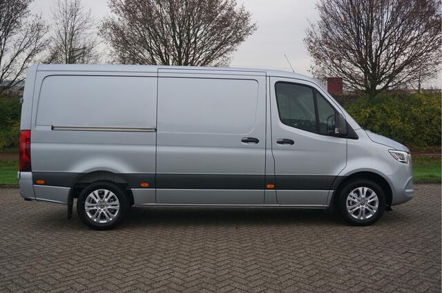 Mercedes-Benz SPRINTER 319CDI Select L2H1 10.25" Mbux, ACC, LED, 3.5T Trekhaak, 17" LM!! NR. *964*