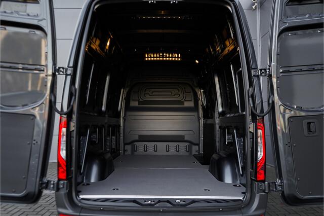 Mercedes-Benz SPRINTER 319 1.9 CDI L2H2 RWD Distronic Black Pack Camera Navi Trekhaak 3.5T