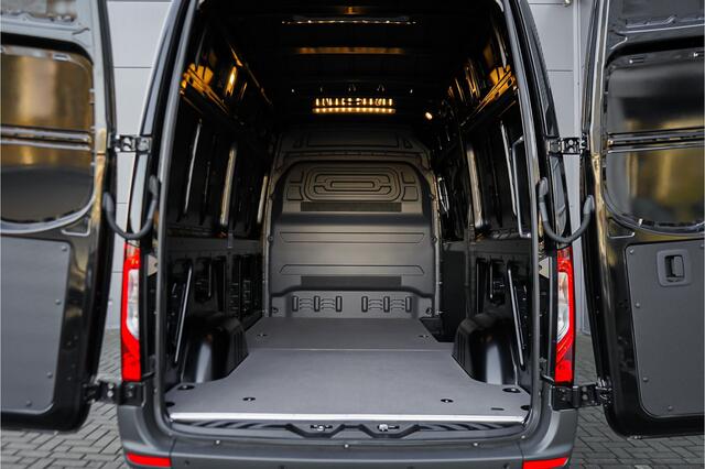 Mercedes-Benz SPRINTER 319 1.9 CDI L2H2 RWD Distronic 360° Black Pack Navi Trekhaak