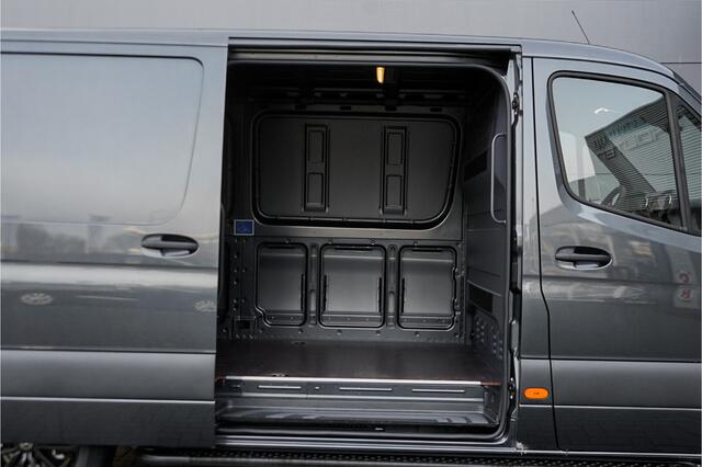 Mercedes-Benz SPRINTER 319 1.9 CDI L2H1 Black Pack Distronic Camera Trekhaak 3.5T