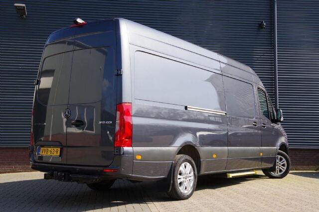 Mercedes-Benz SPRINTER 319 3.0 CDI V6 L3H2 AUT-7, LEDER, 3.5T TREKHAAK, CRUISE, MBUX, CAMERA, STANDKACHEL, CLIMA, APPLE CARPLAY/ANDROID AUTO, PARKEERSE
