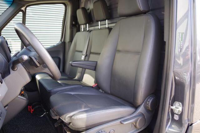 Mercedes-Benz SPRINTER 319 3.0 CDI V6 L3H2 AUT-7, LEDER, 3.5T TREKHAAK, CRUISE, MBUX, CAMERA, STANDKACHEL, CLIMA, APPLE CARPLAY/ANDROID AUTO, PARKEERSE