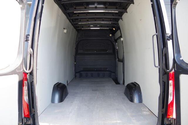 Mercedes-Benz SPRINTER 319 3.0 CDI V6 L3H2 AUT-7, LEDER, 3.5T TREKHAAK, CRUISE, MBUX, CAMERA, STANDKACHEL, CLIMA, APPLE CARPLAY/ANDROID AUTO, PARKEERSE