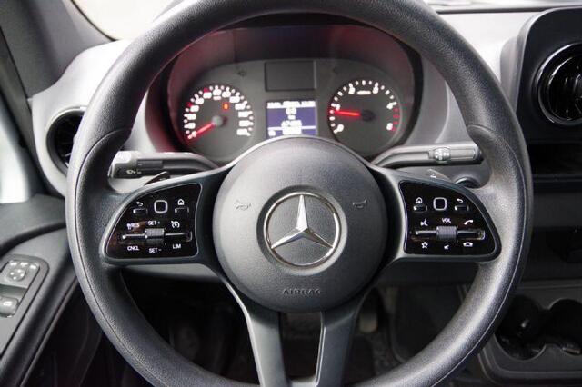 Mercedes-Benz SPRINTER 319 3.0 CDI V6 L3H2 AUT-7, LEDER, 3.5T TREKHAAK, CRUISE, MBUX, CAMERA, STANDKACHEL, CLIMA, APPLE CARPLAY/ANDROID AUTO, PARKEERSE