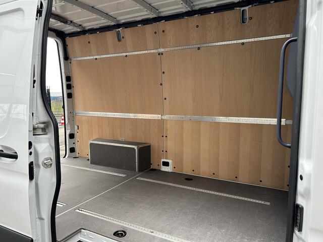 Mercedes-Benz SPRINTER 317 CDI L2 H2 MBUX / Carplay navigatie / Camera / Parkeersensoren / Cruise control / Airco / 270 Graden achterdeuren