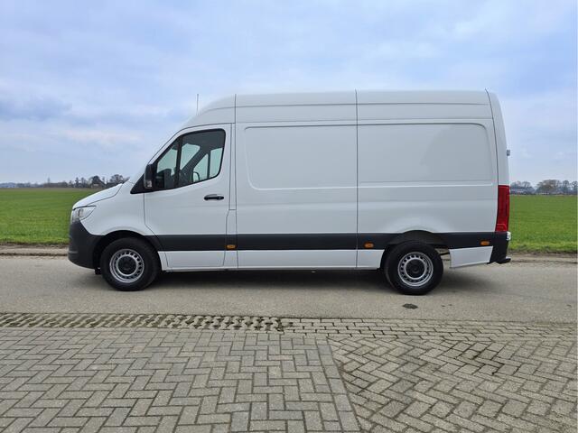 Mercedes-Benz SPRINTER 317 CDI L2 H2 RWD - AUTOMAAT - 170 Pk - Euro 6 - MBUX - ParkeerCamera - StoelVerwarming
