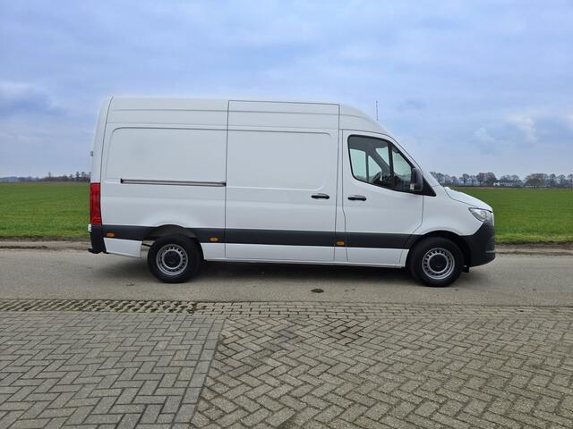 Mercedes-Benz SPRINTER 317 CDI L2 H2 RWD - AUTOMAAT - 170 Pk - Euro 6 - MBUX - ParkeerCamera - StoelVerwarming