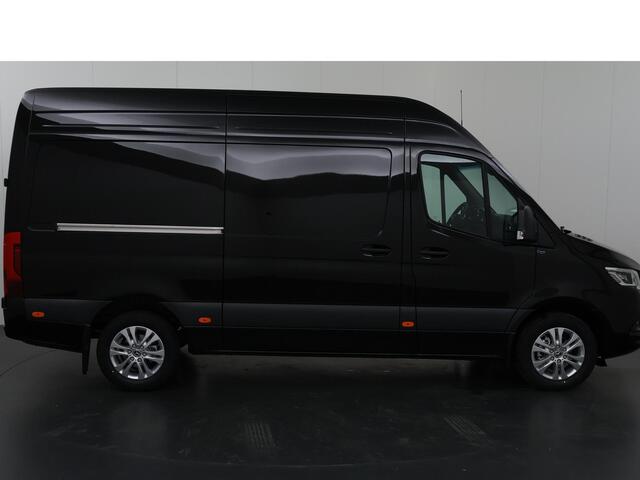 Mercedes-Benz SPRINTER 319 CDI L2 H2 Select | Aut. | Distronic Plus | Stoelverwarming L+R | Geveerde Bestuurdersstoel | Bumpers in Kleur | Dodehoekassistent | Parkeercamera | Bluetooth | Airco | 3-zits | Led Koplampen | Certified |