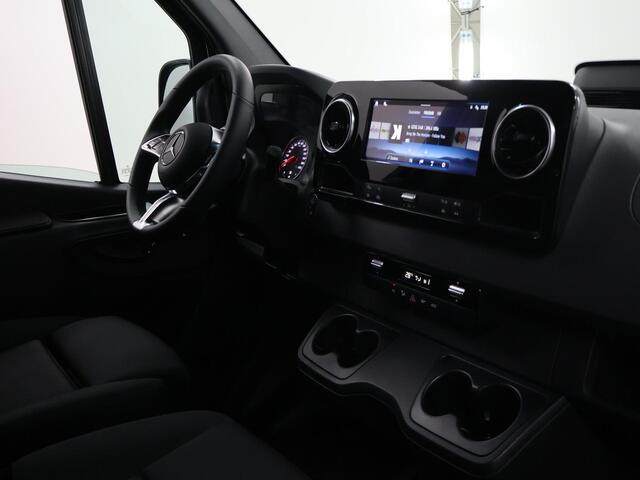 Mercedes-Benz SPRINTER 319 CDI L2 H2 Select | Aut. | Distronic Plus | Stoelverwarming L+R | Geveerde Bestuurdersstoel | Bumpers in Kleur | Dodehoekassistent | Parkeercamera | Bluetooth | Airco | 3-zits | Led Koplampen | Certified |