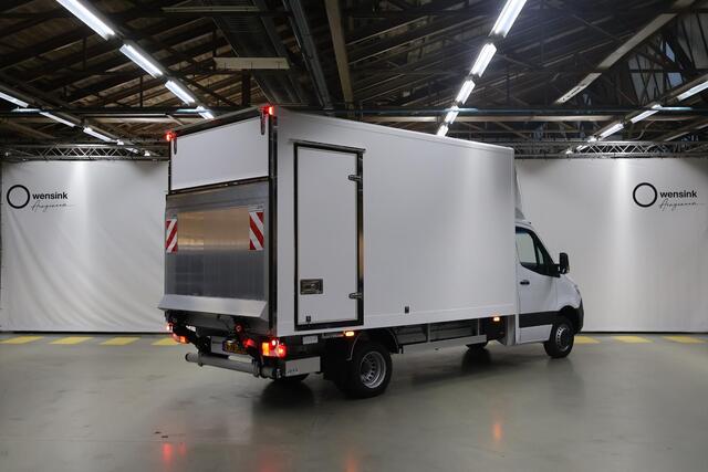 Mercedes-Benz SPRINTER 517 CDI Bakwagen met Laadklep | Airco | Cruise Control | MBUX | Navigatie | Carplay | LED | 170 PK | Laadklep+zijdeur | Certified |