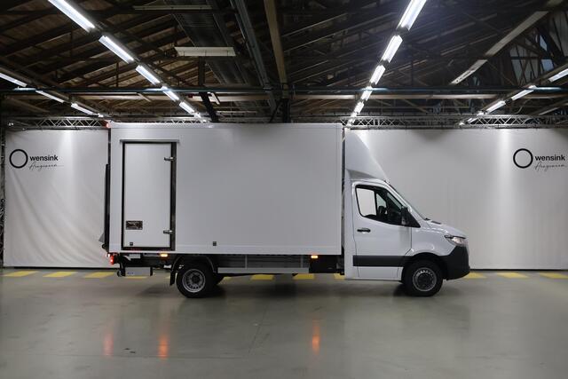 Mercedes-Benz SPRINTER 517 CDI Bakwagen met Laadklep | Airco | Cruise Control | MBUX | Navigatie | Carplay | LED | 170 PK | Laadklep+zijdeur | Certified |