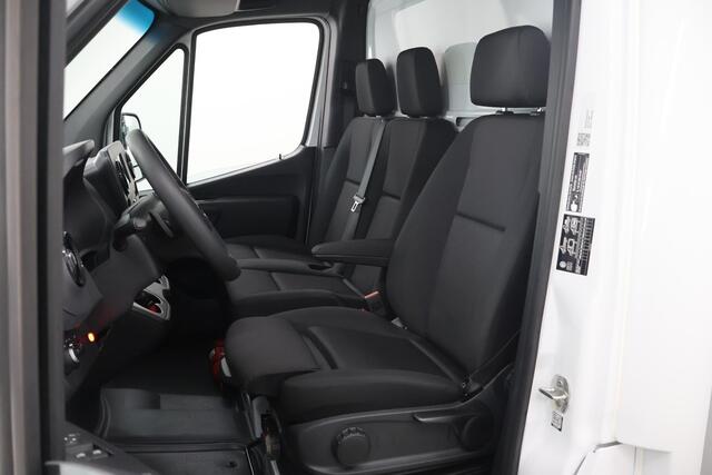 Mercedes-Benz SPRINTER 517 CDI Bakwagen met Laadklep | Airco | Cruise Control | MBUX | Navigatie | Carplay | LED | 170 PK | Laadklep+zijdeur | Certified |